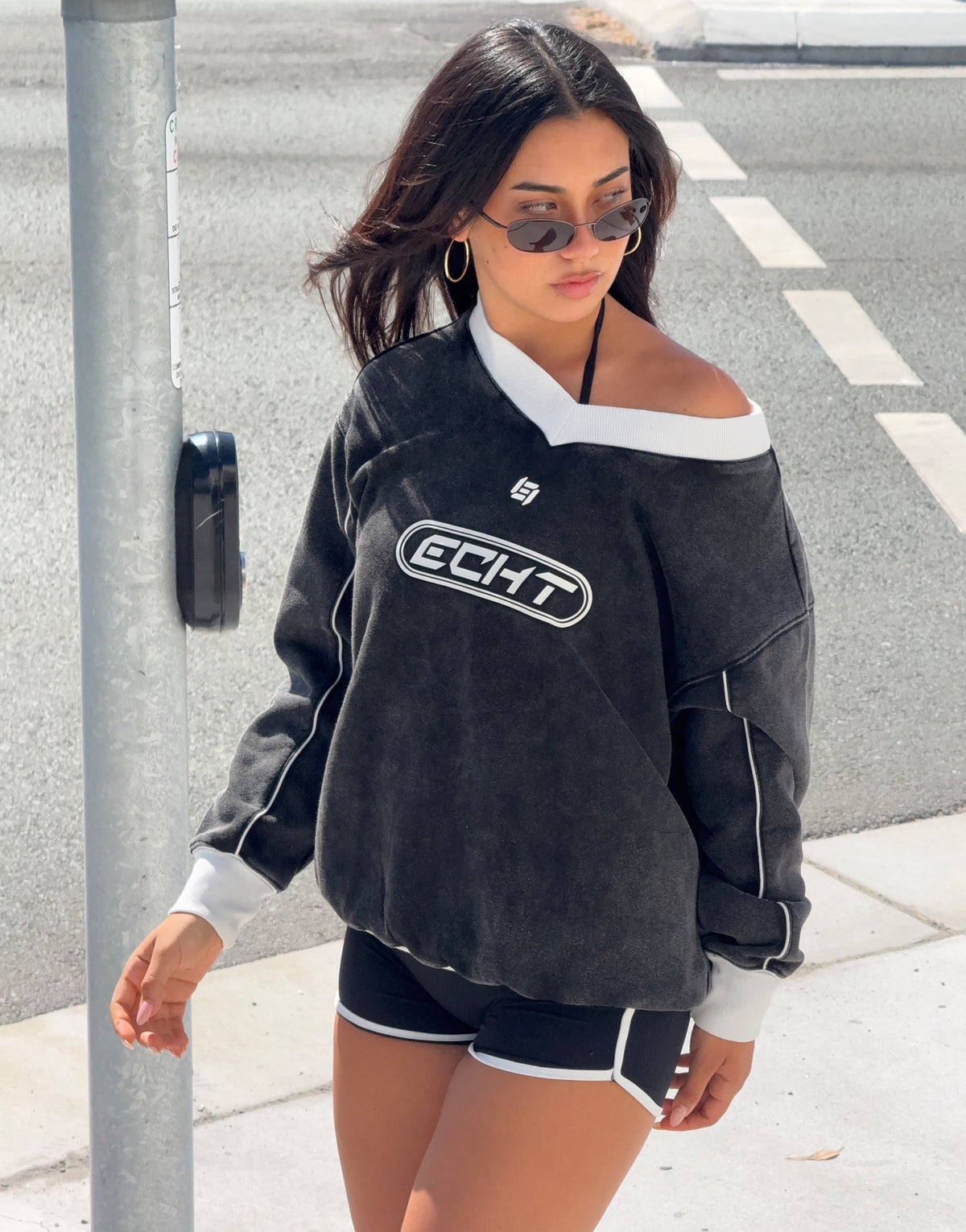 Club V Neck Sweatshirt - Black