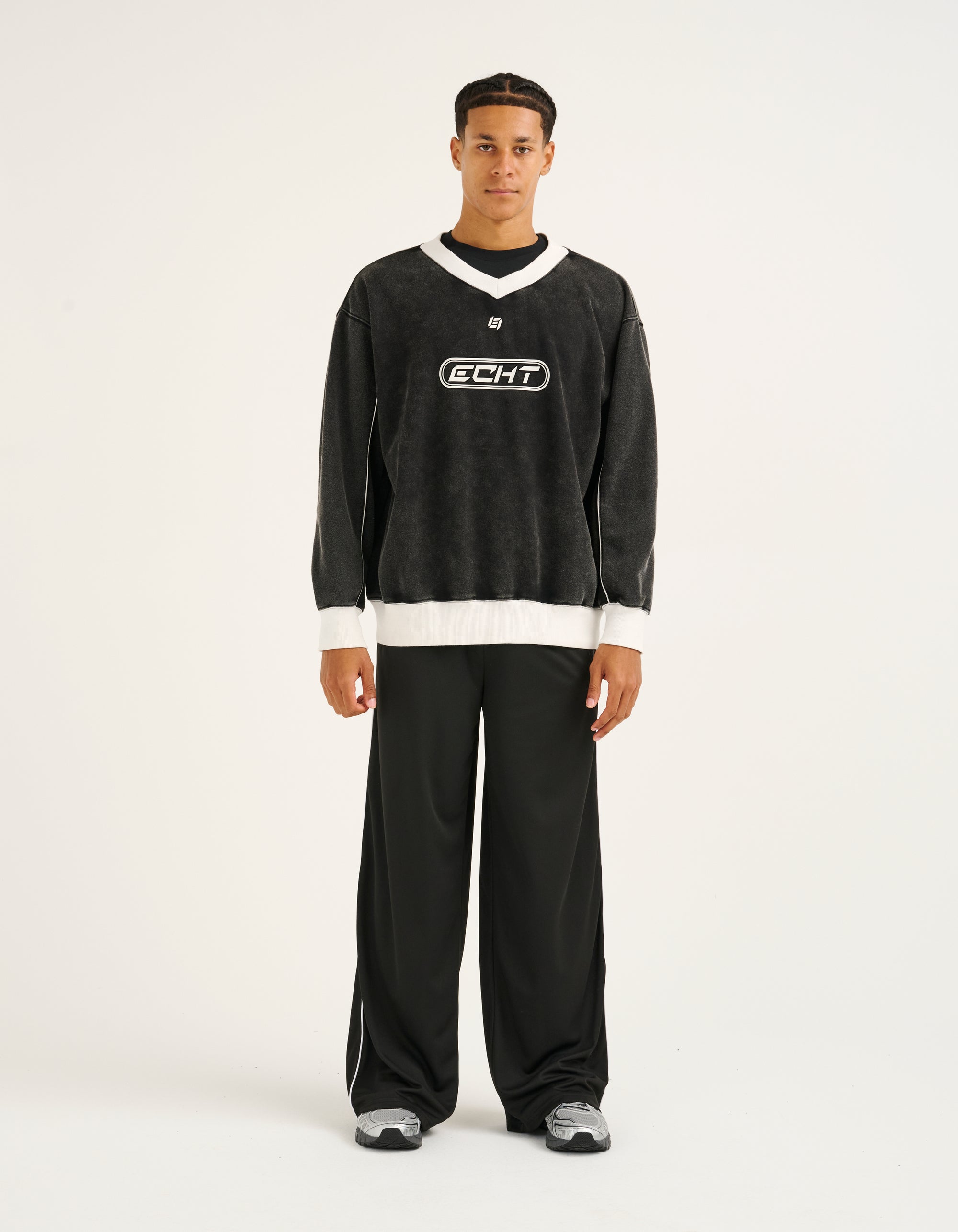 Club V Neck Sweatshirt - Black