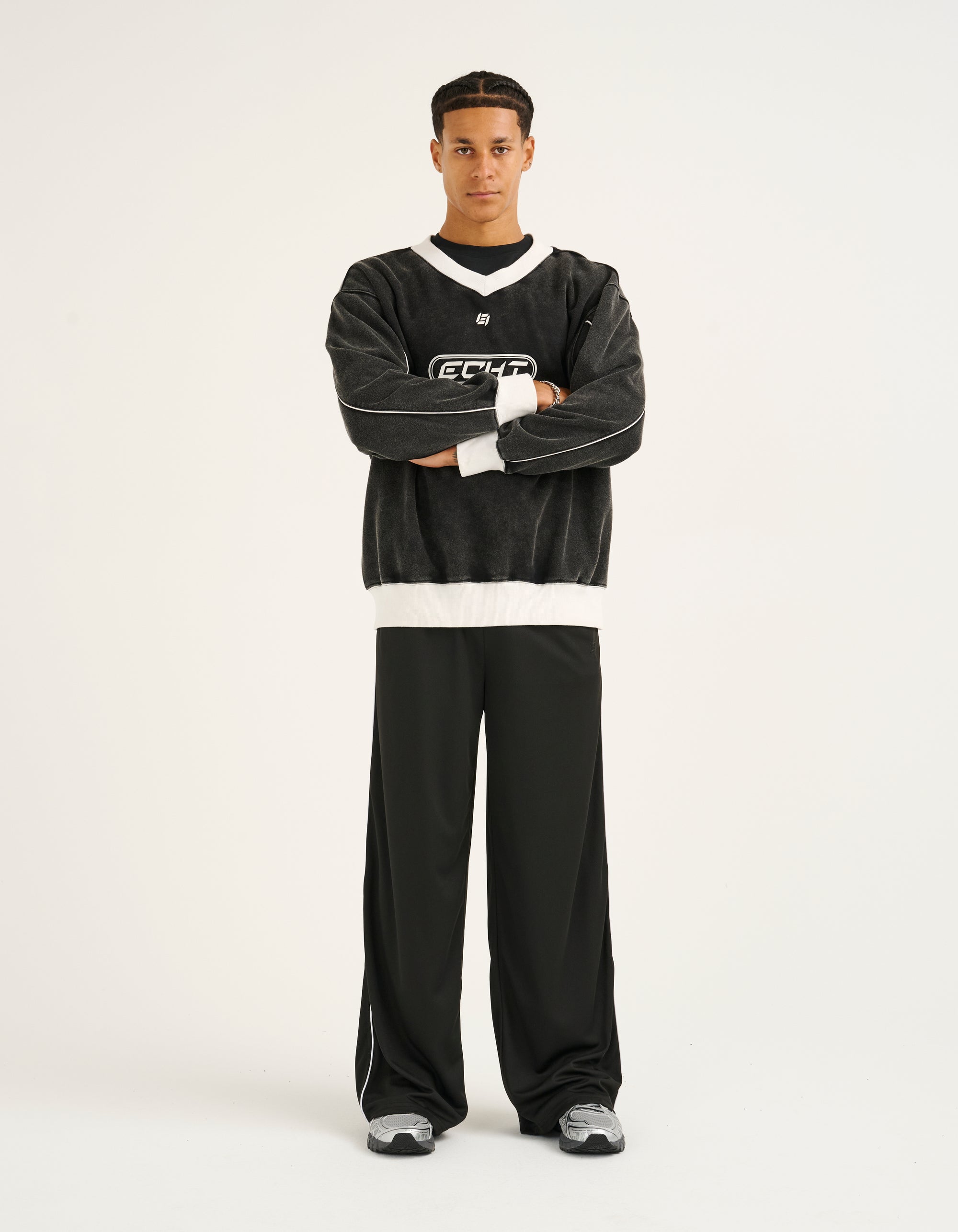 Club V Neck Sweatshirt - Black