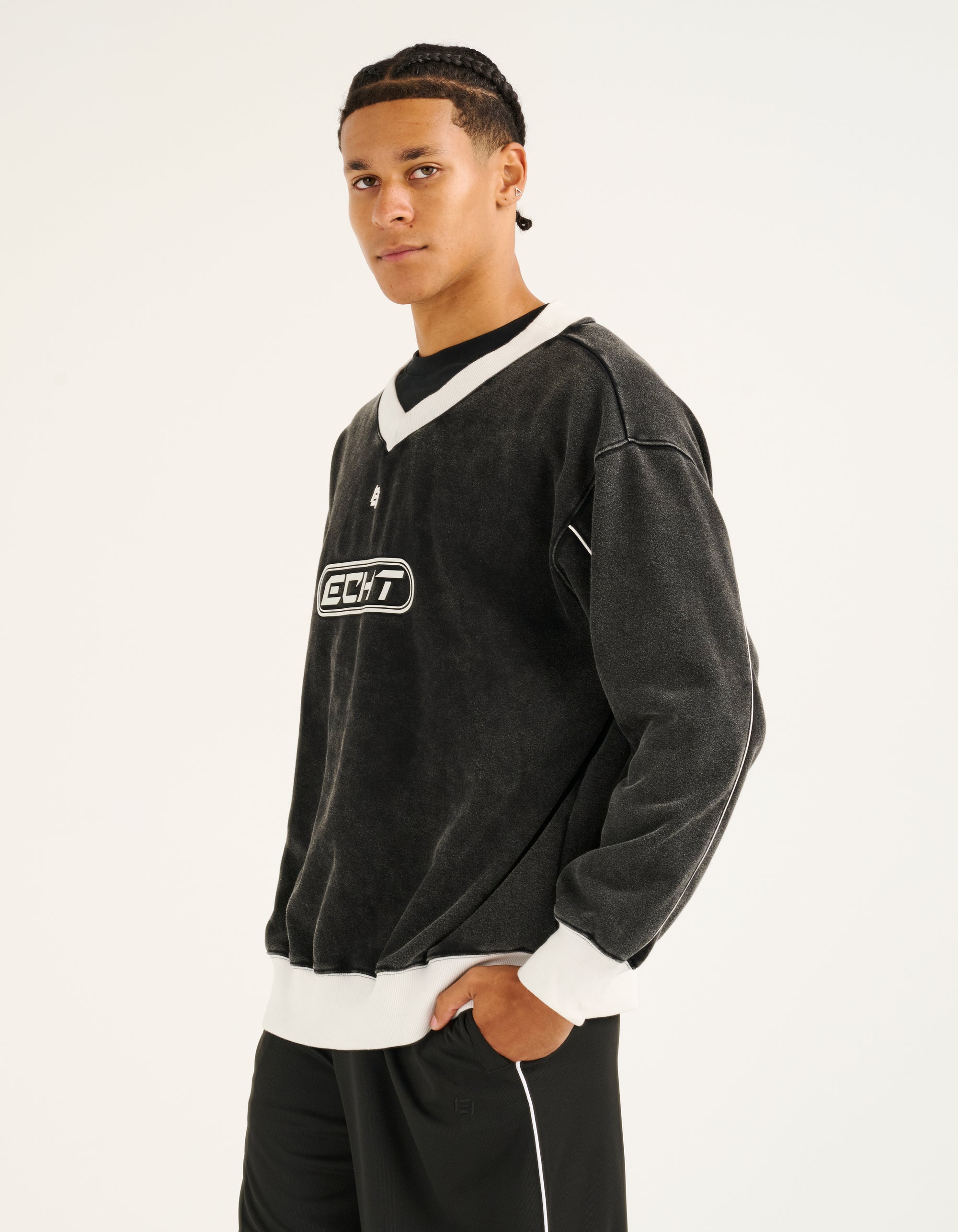 Club V Neck Sweatshirt - Black