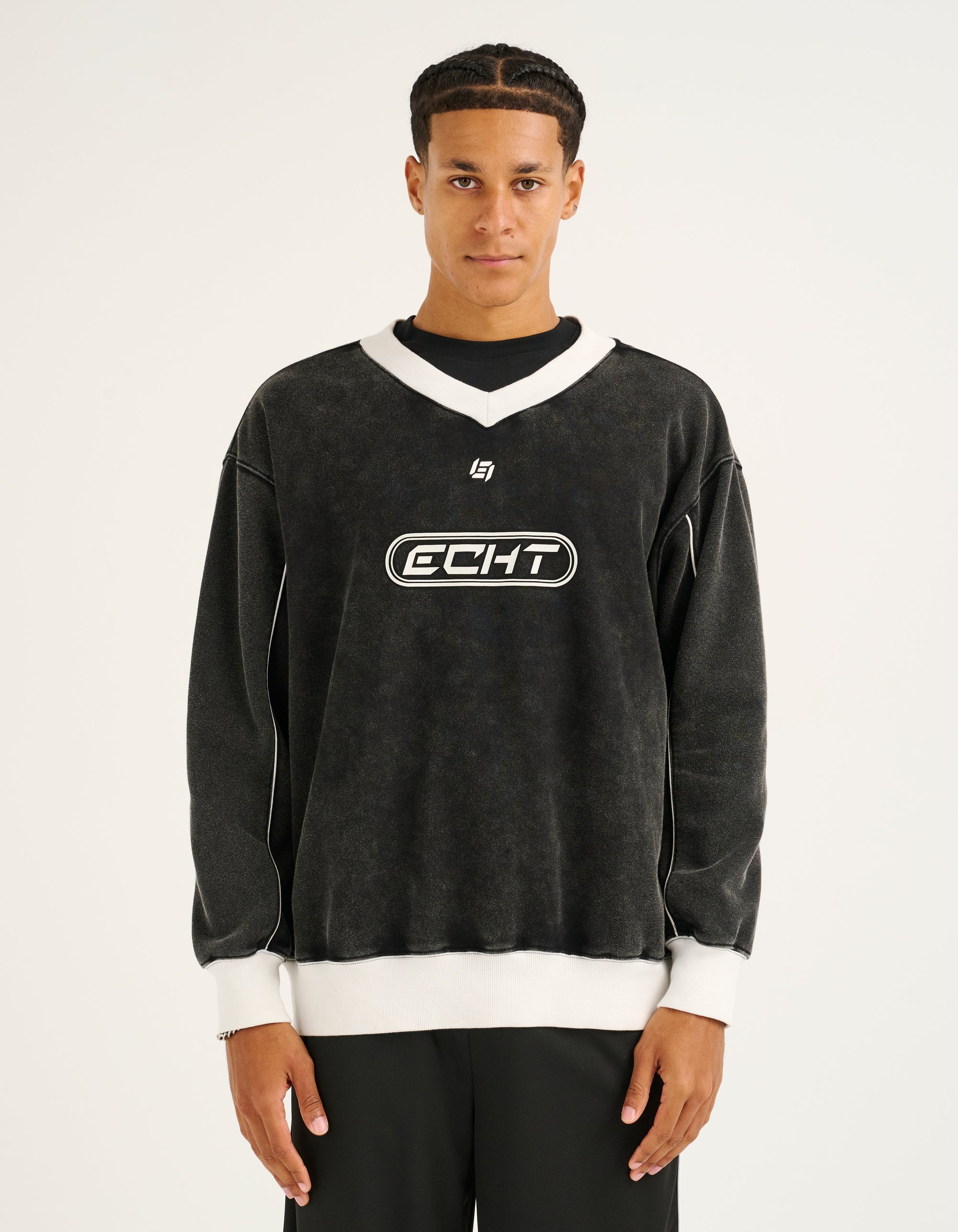 Club V Neck Sweatshirt - Black