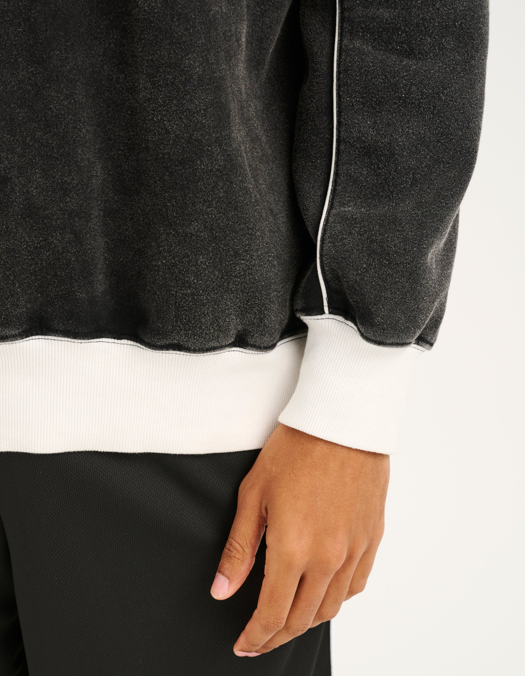 Club V Neck Sweatshirt - Black