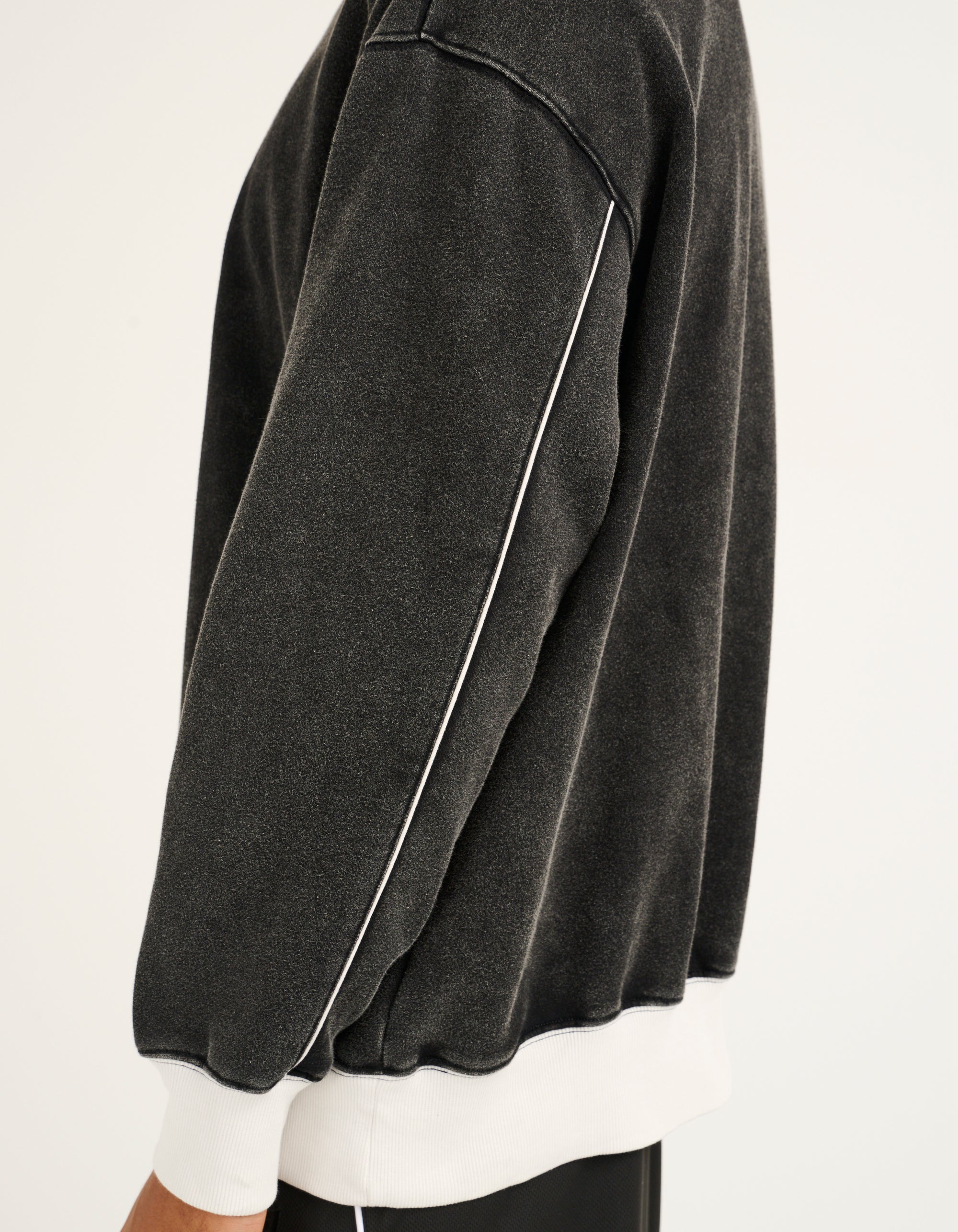 Club V Neck Sweatshirt - Black