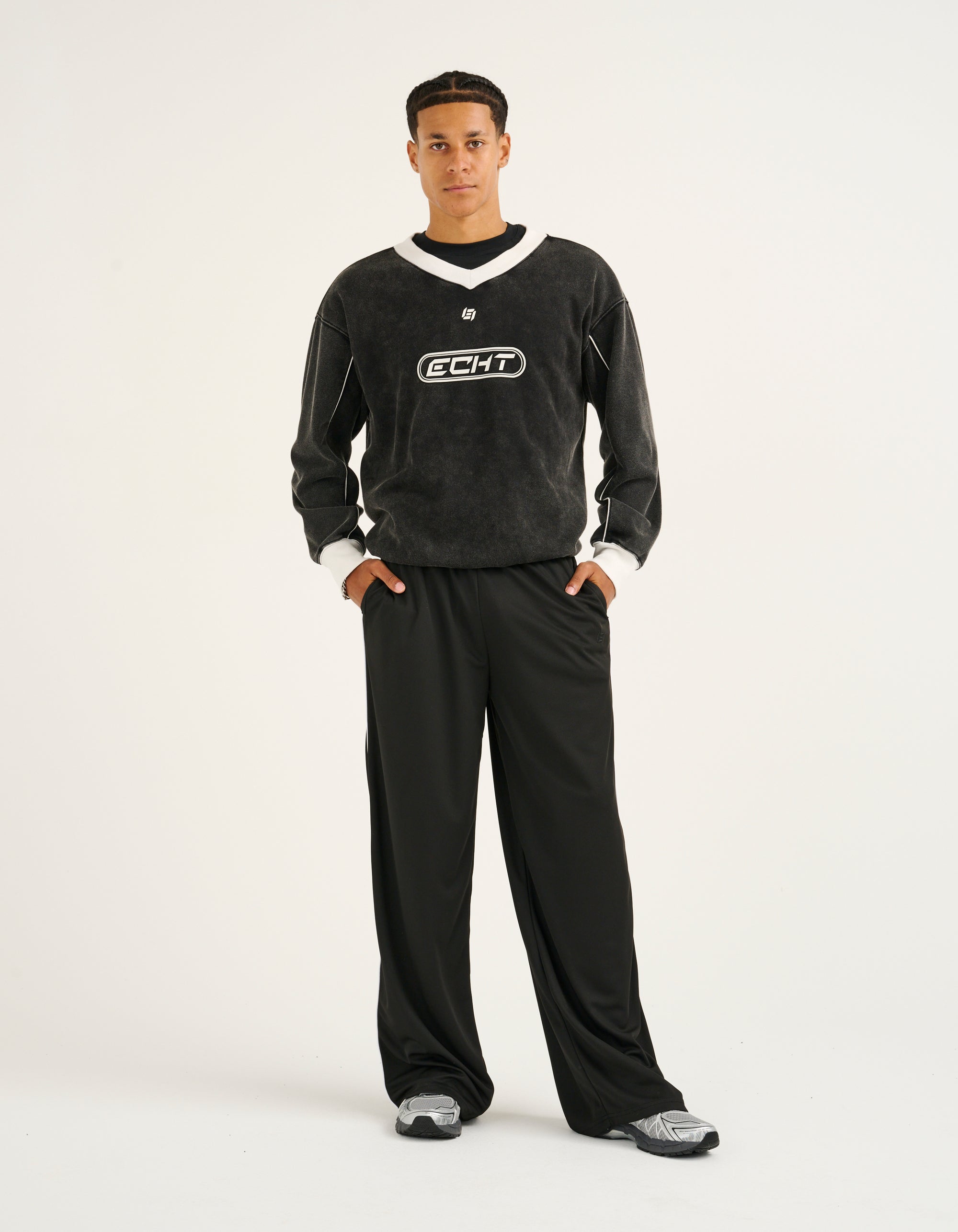 Club V Neck Sweatshirt - Black