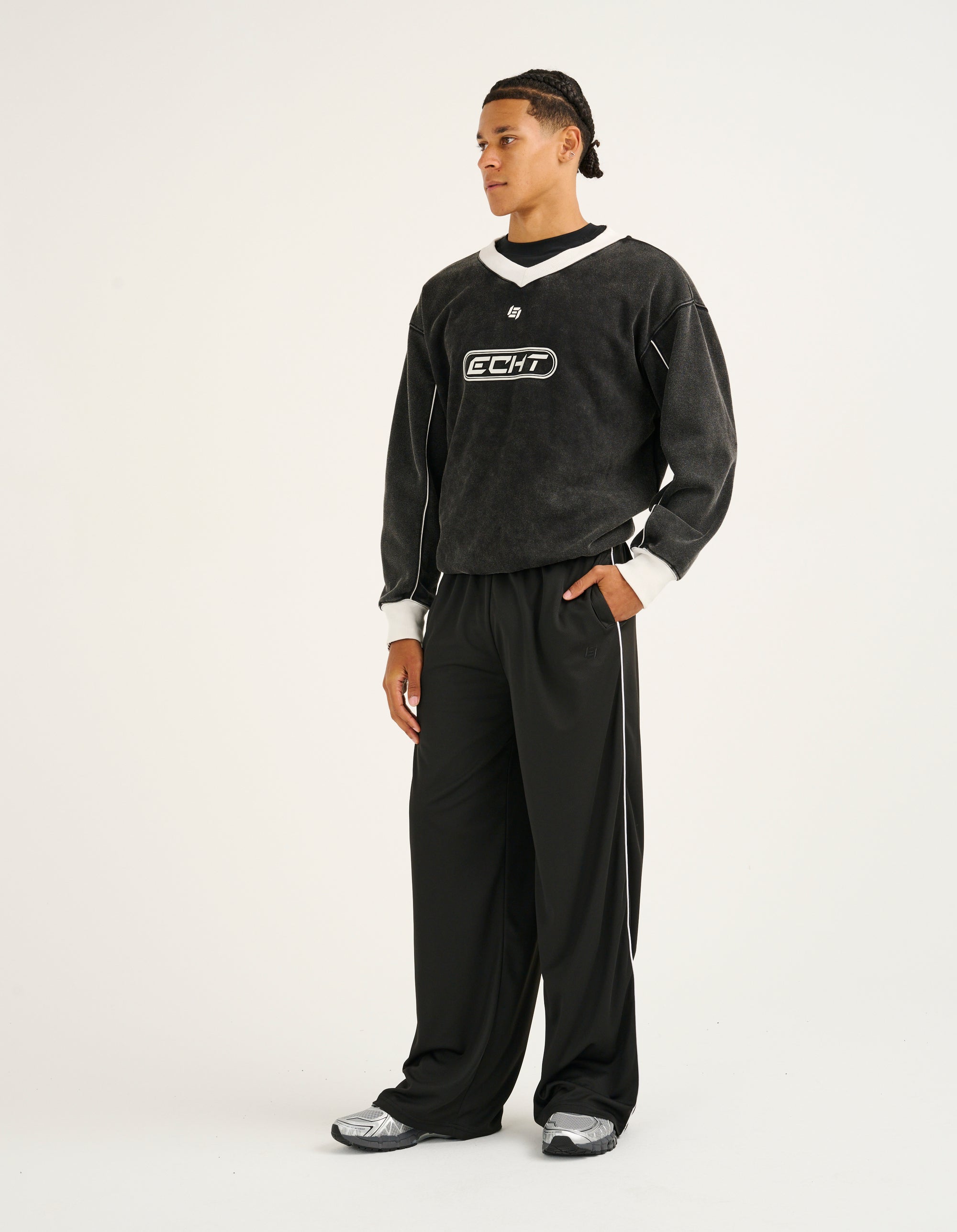 Club V Neck Sweatshirt - Black