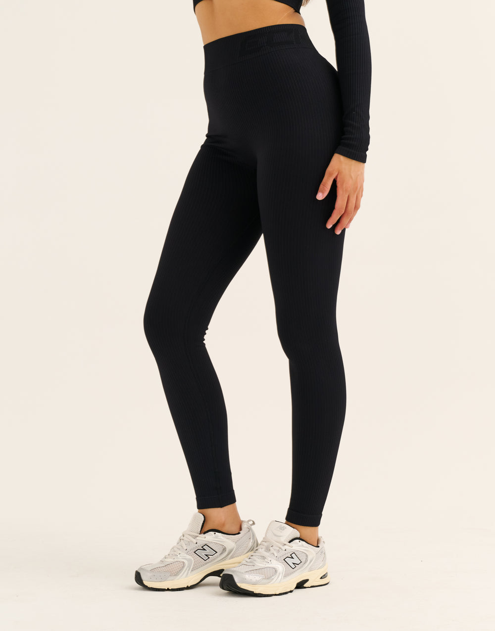 Arise Comfort Mid-Waist Leggings - Stealth Black