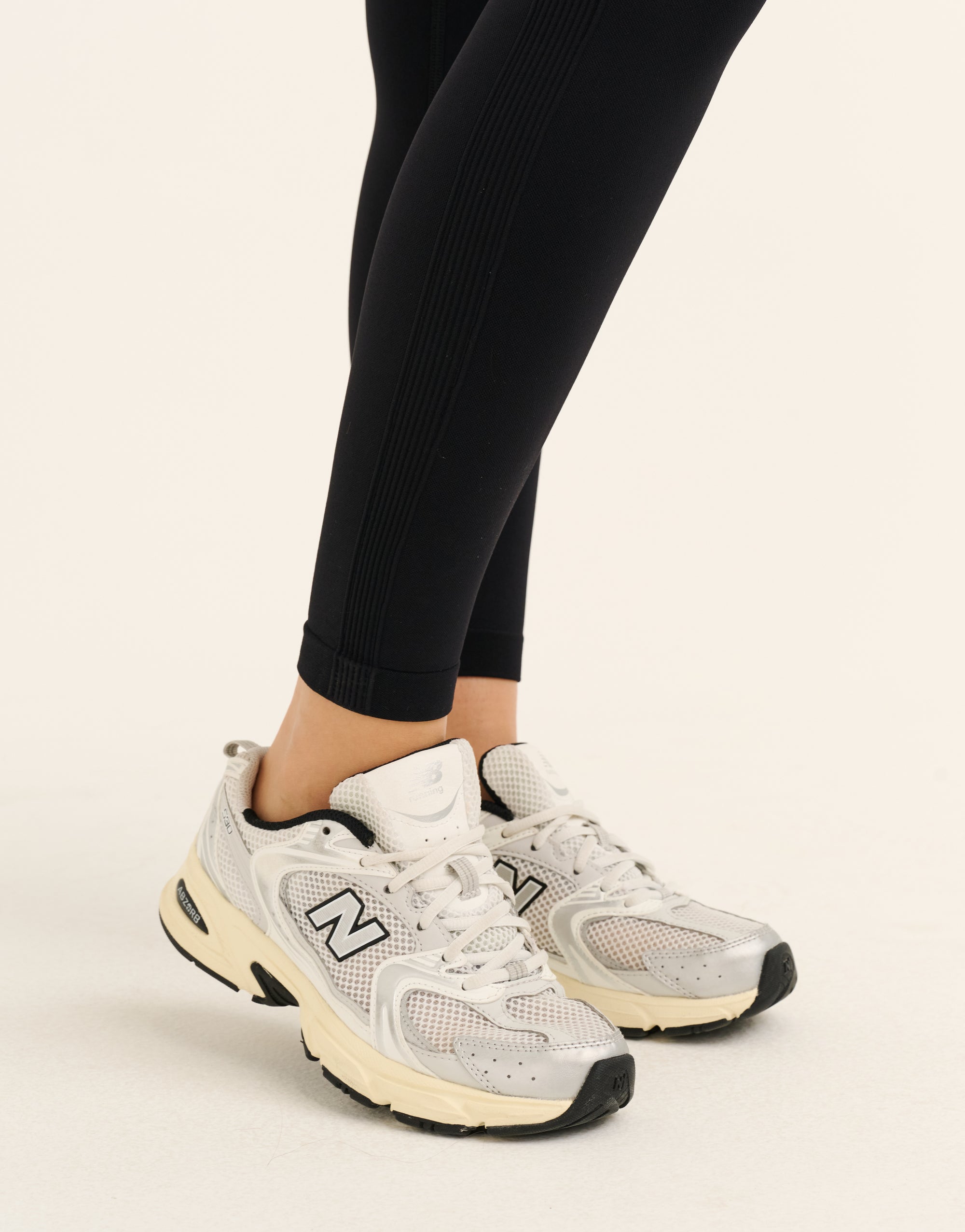 Arise Scrunch Leggings V2 - Stealth Black