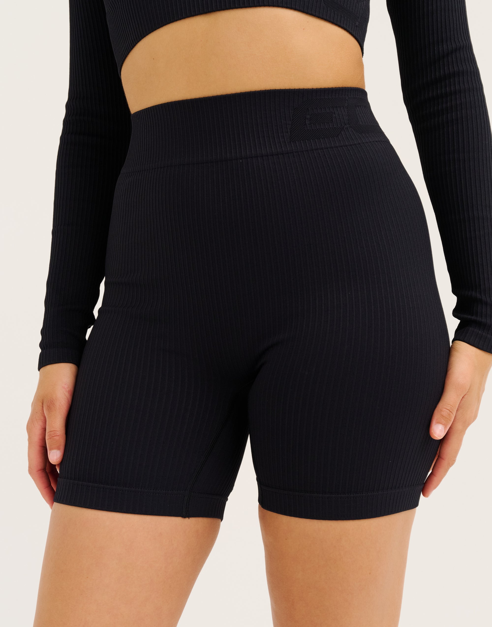 Arise Comfort Mid-Waist Shorts V2 - Stealth Black