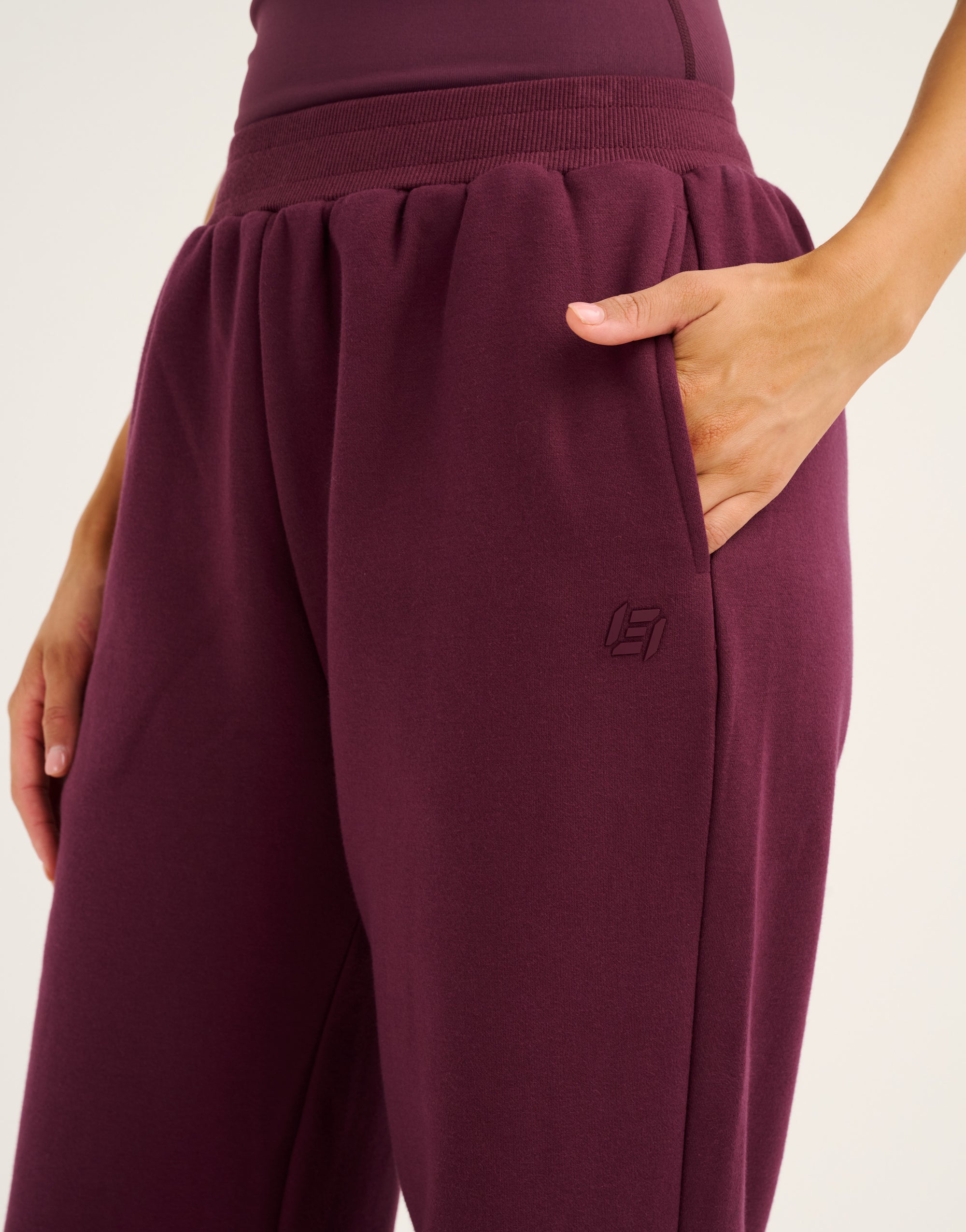 Elemental Straight Leg Sweatpants - Blackberry
