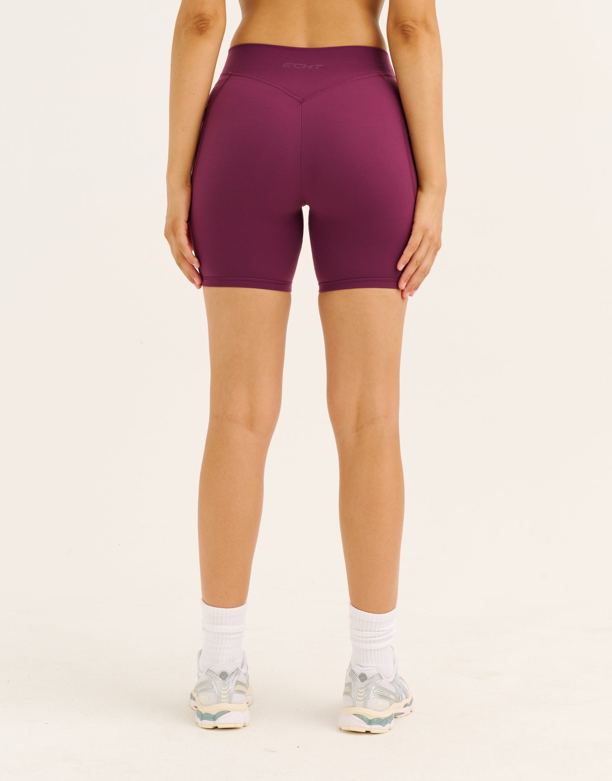Ascend Pocket Mid-Waist Shorts 6" - Blackberry