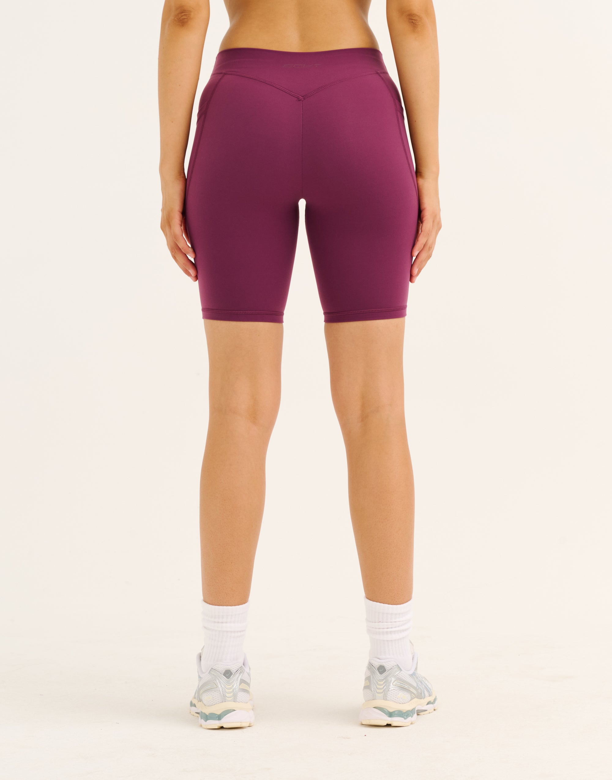 Ascend Pocket Mid-Waist Shorts 8" - Blackberry