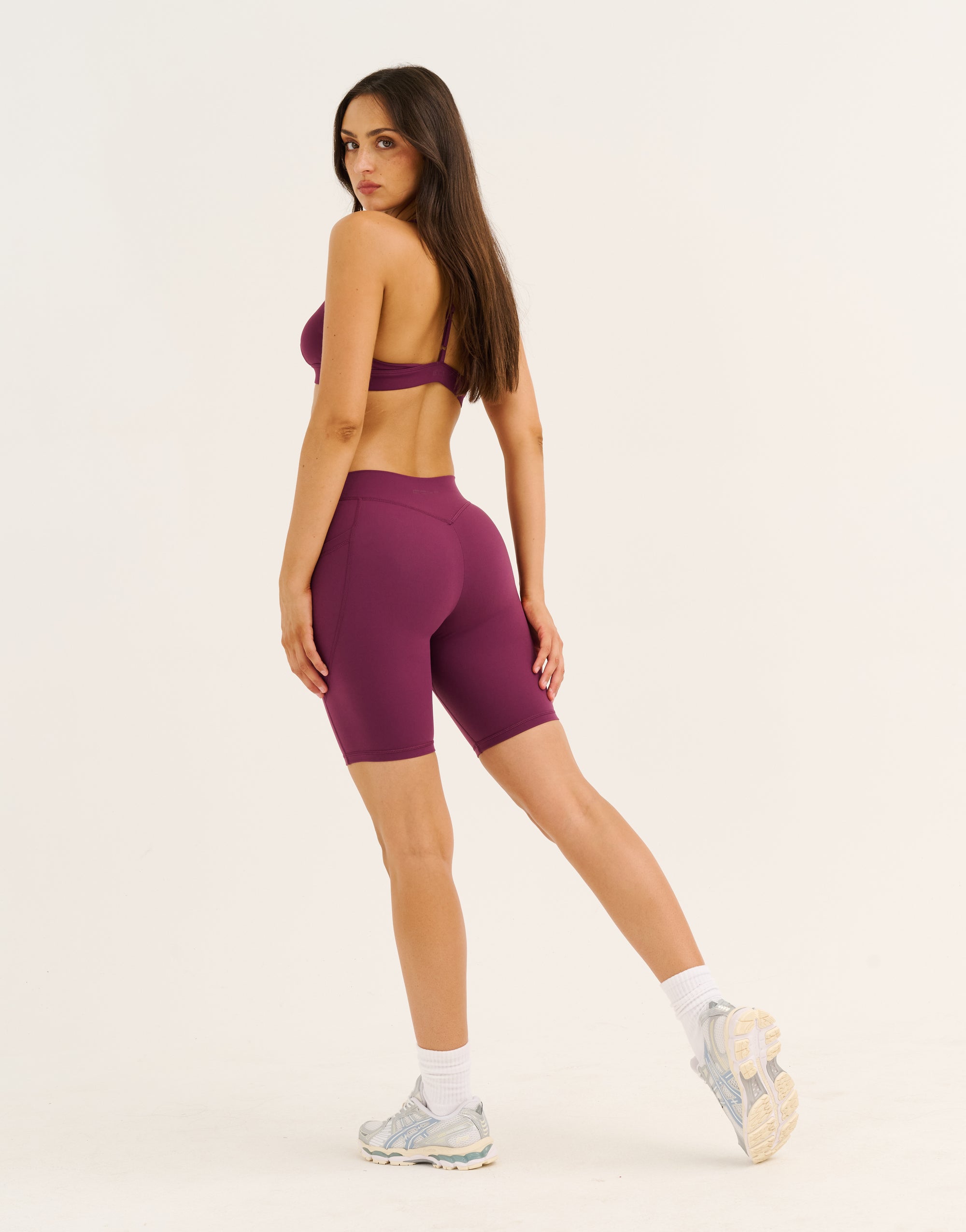 Ascend Pocket Mid-Waist Shorts 8" - Blackberry