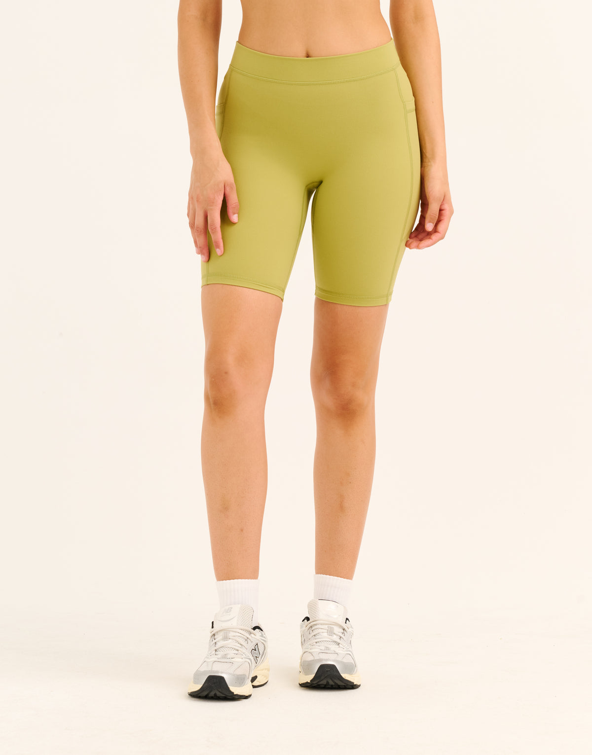 Ascend Pocket Mid-Waist Shorts 8" - Olive