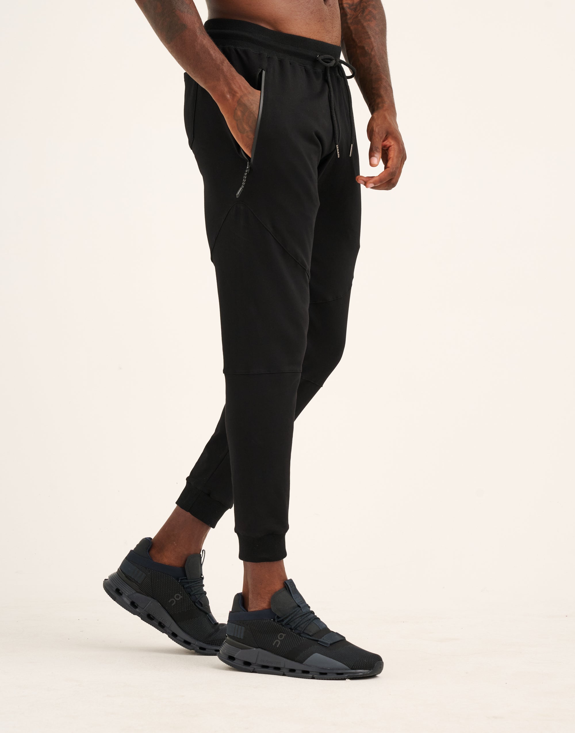 Echt Tapered Joggers - Black