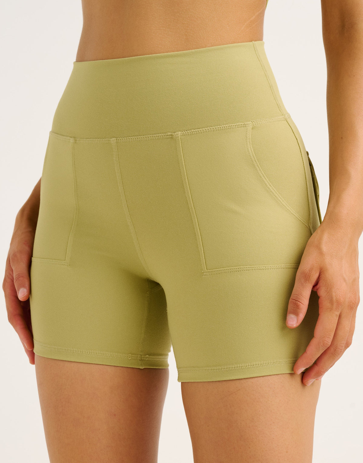 Essence Shorts - Olive