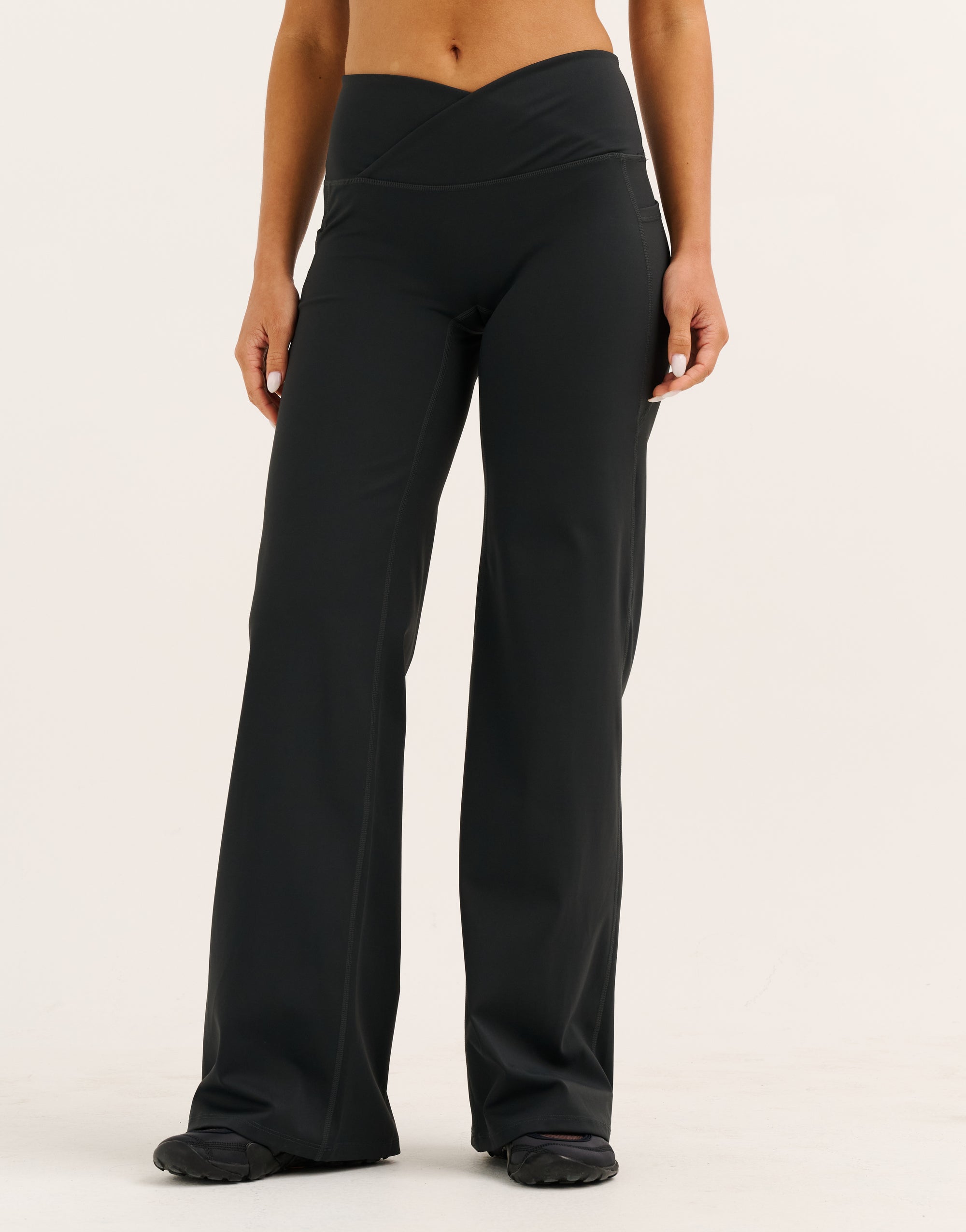 Nova Lycra® Wide Leg Pant - Phantom Black
