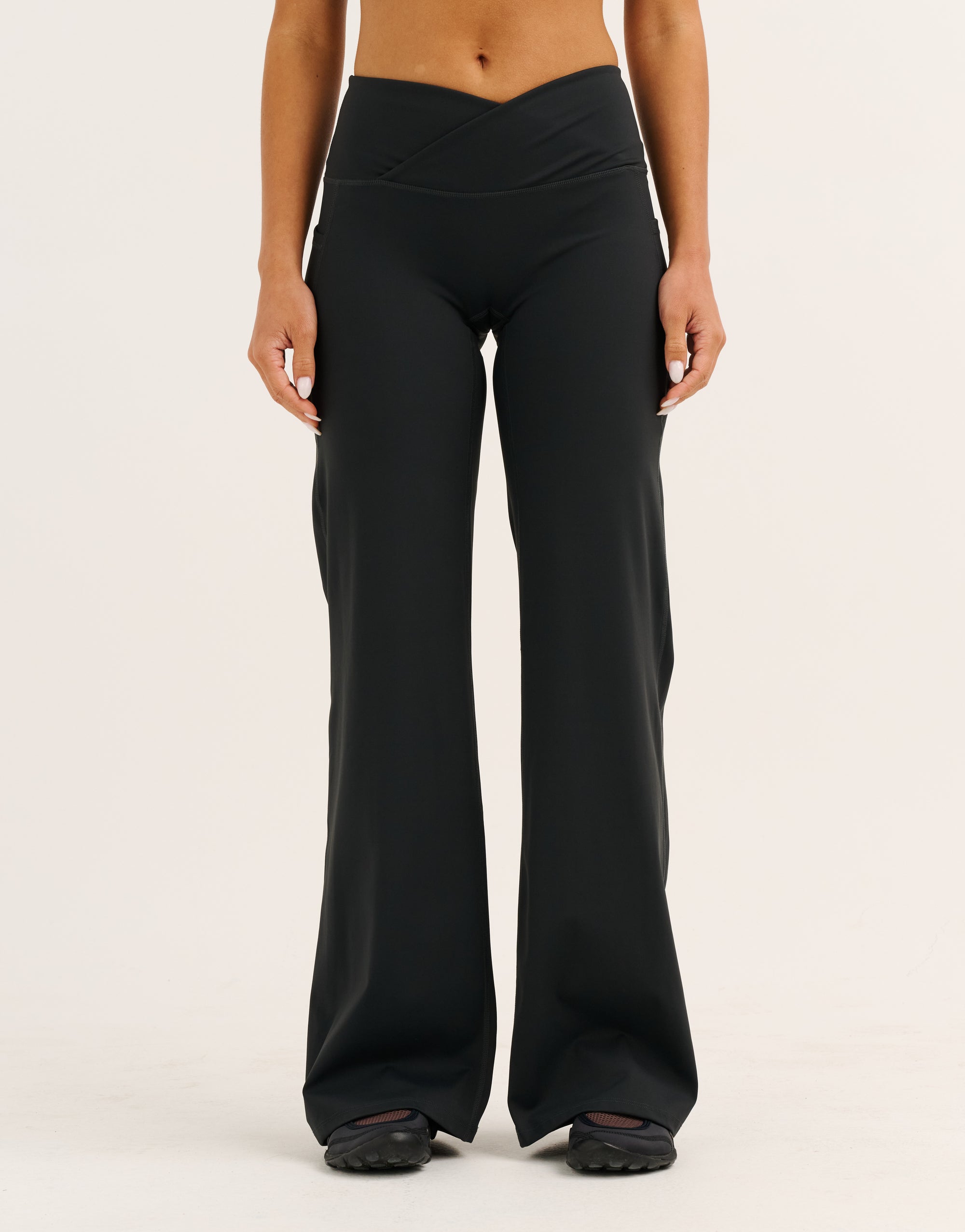 Nova Lycra® Wide Leg Pant - Phantom Black