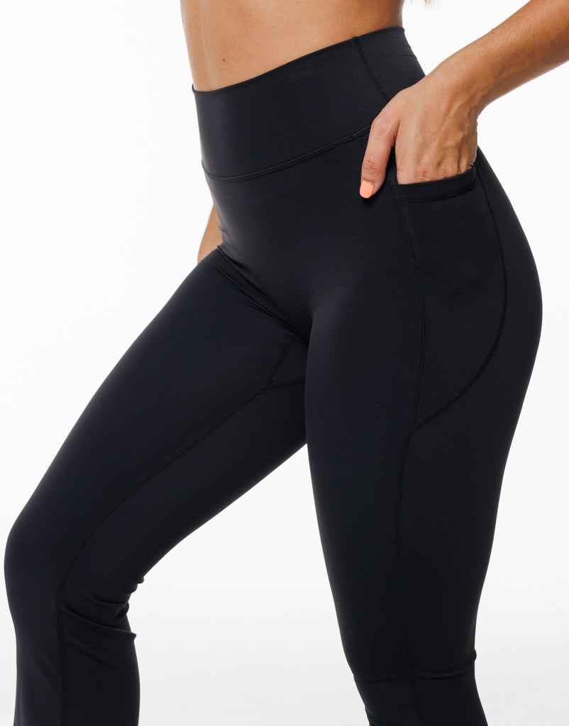 Nike Fast Women's Mid-Rise 7/8 Graphic Leggings with Pockets. Nike IN