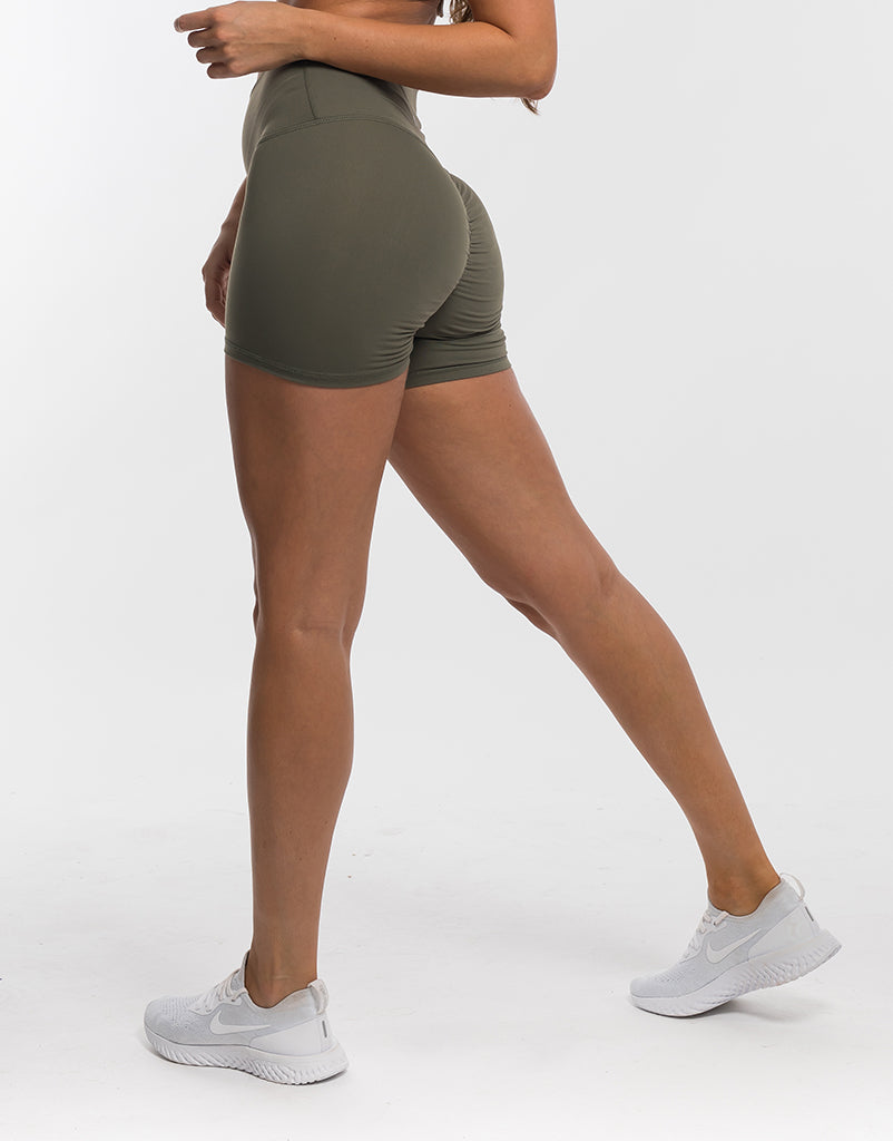 Echt Scrunch Butt workout shorts and sports bra set popular